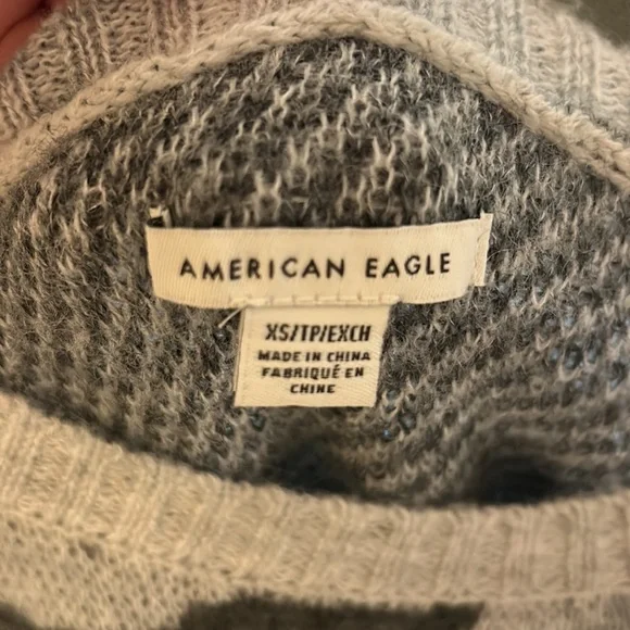 Women’s Sweater - Picture 2 of 4